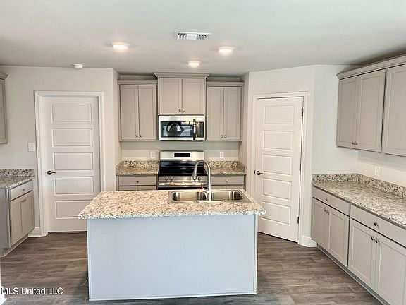 3rd image of 14766 Aurora Ln