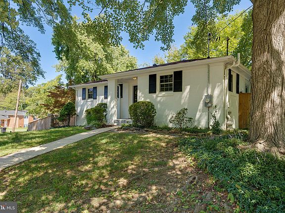 3rd image of 3833 Denfeld Ave