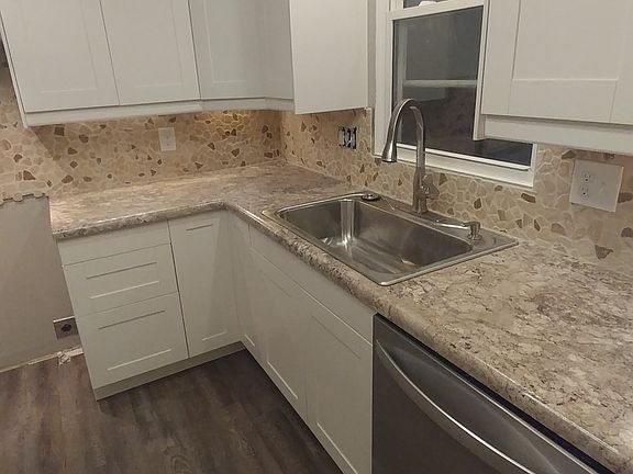5th image of 620 Benton St