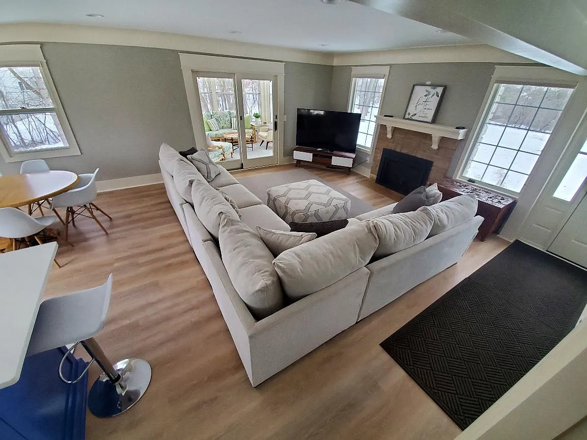 3 bed, 2300 sqft, $4,500 — Photo 3