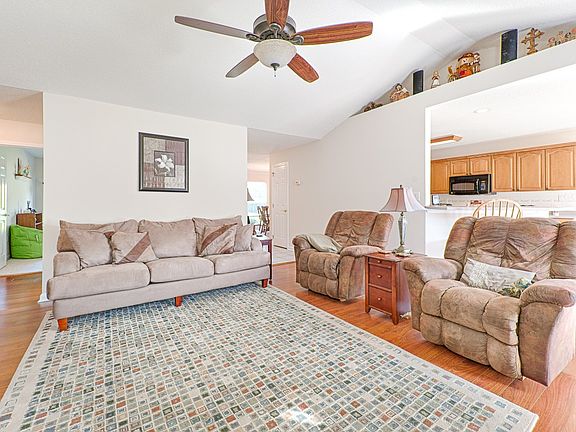 4th image of 7300 Killarney Dr