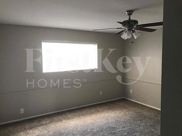 4809 W Laurel Ln — Photo 16