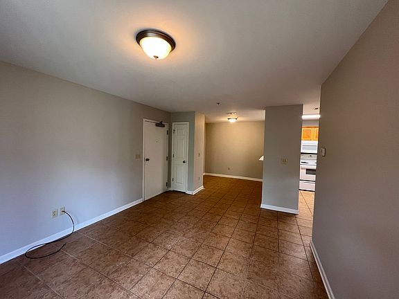 4th image of 1411 Rocky Ln APT 7
