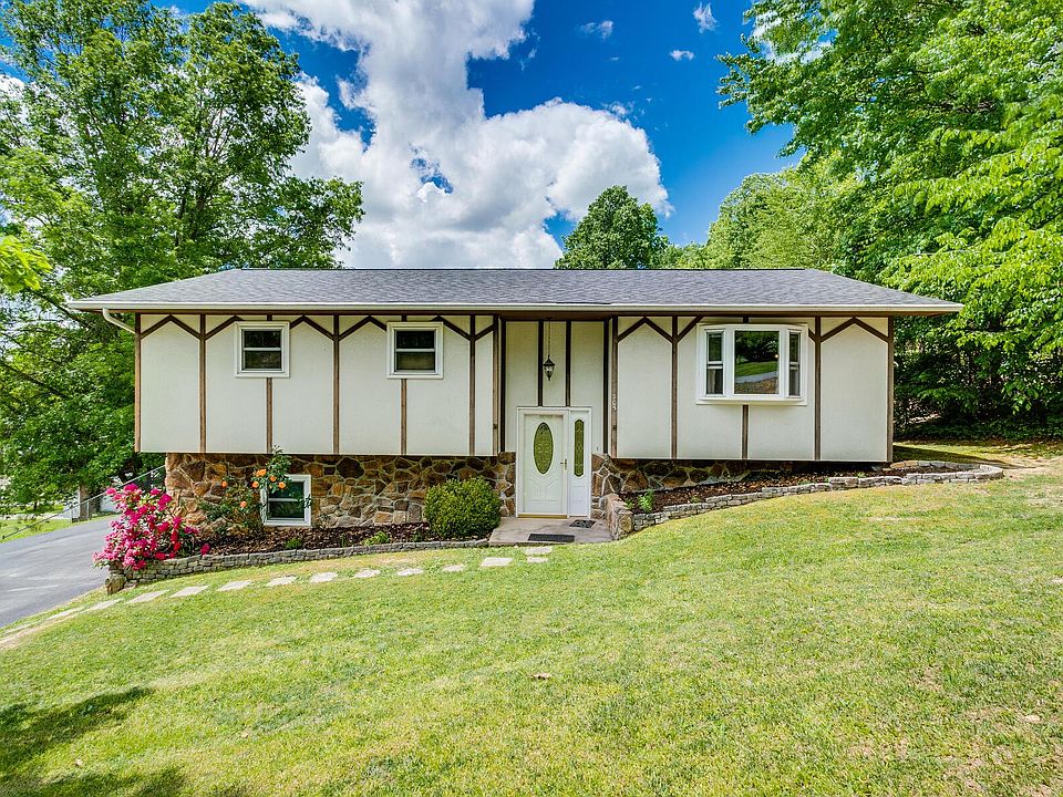 1st image of 705 Seven Oaks Dr
