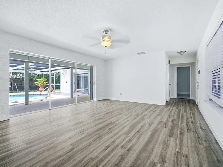 321 E Chaminade Dr — Photo 18