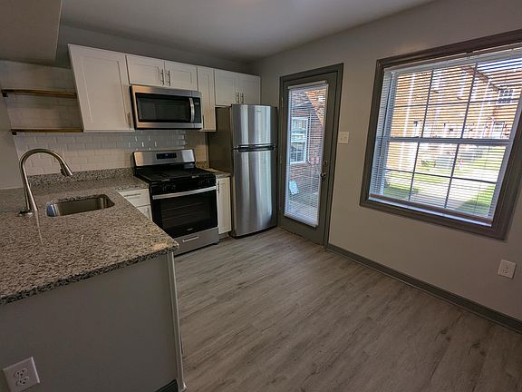 4th image of 2001 Lakeview Ave APT U