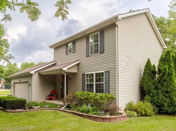 9341 Appleview Ct, Brighton, MI 48116
