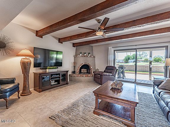4th image of 218 E Paseo De Golf