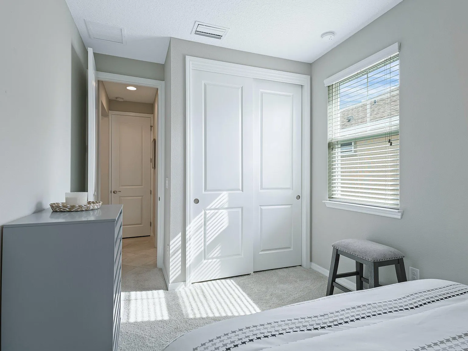 2 bed, 1454 sqft, $4,000 — Photo 3