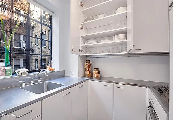 4th image of 333 E 43rd St APT 801