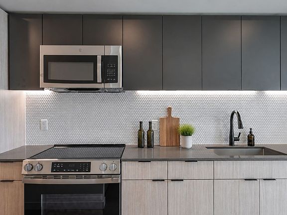 5th image of 404 16th Ave S #205