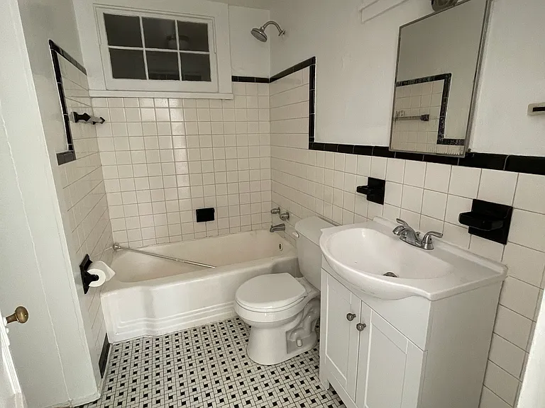 1812 General Pershing St #G — Photo 9