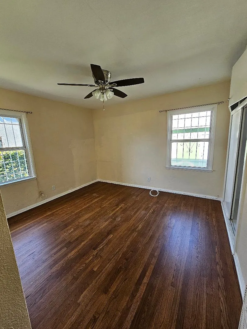 2 bed, 800 sqft, $2,300 — Photo 1