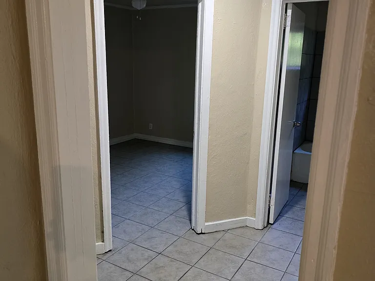 1202 Gillespie Ave — Photo 5
