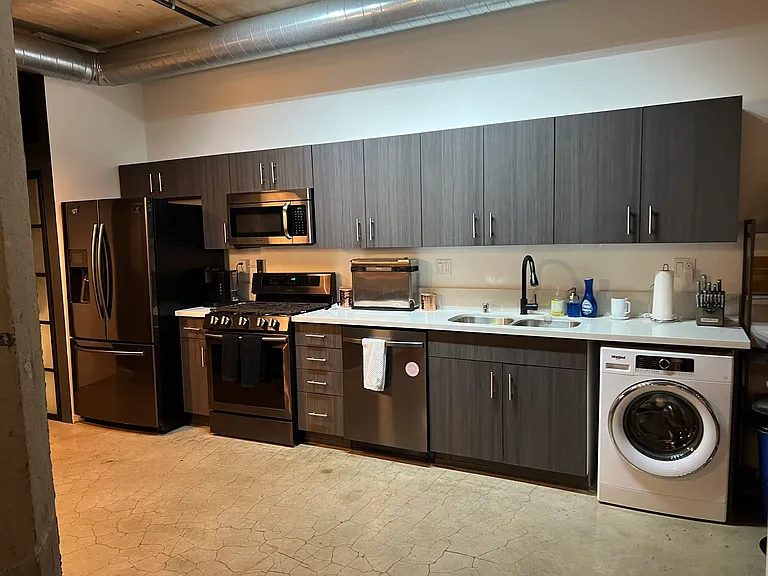 825 E 4th St #308 — Photo 8