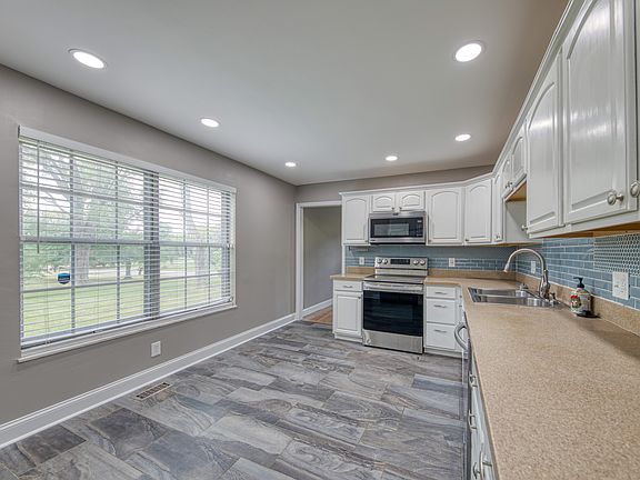 4th image of 9216 Gulf Park Dr
