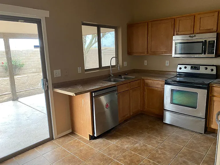 14974 W Caribbean Ln — Photo 4