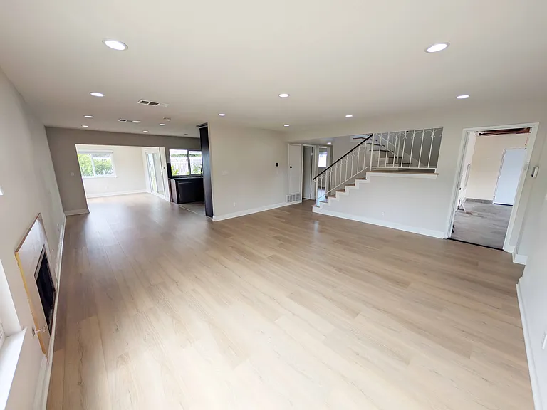 20239 Damietta Dr — Photo 3