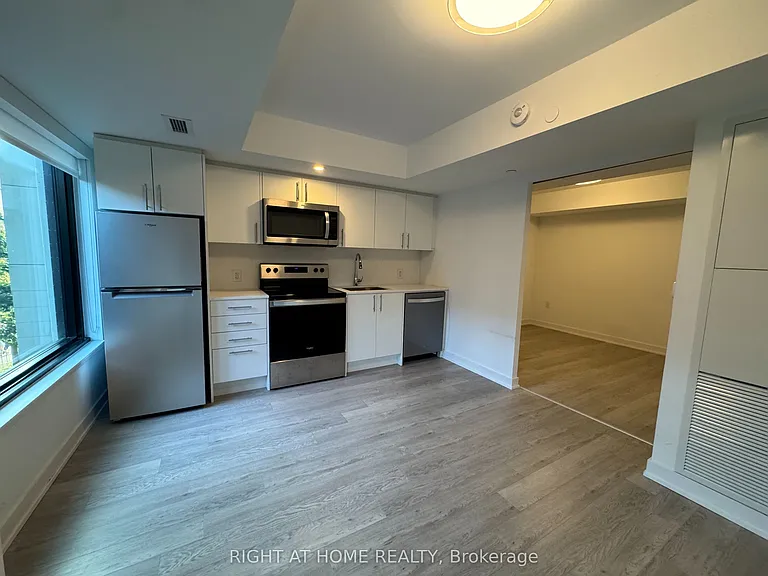 3 Strathgowan Ave #326 — Photo 3