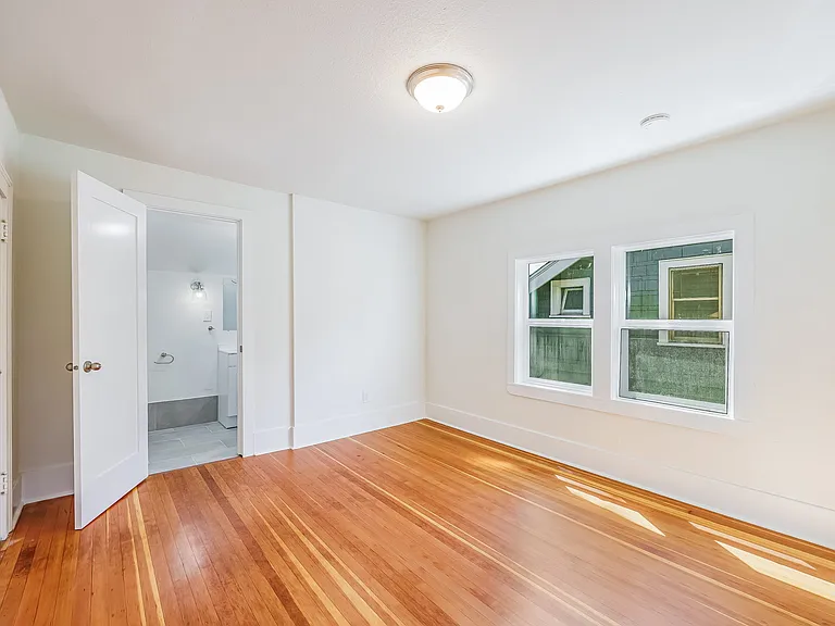 5034 7th Ave NE — Photo 13