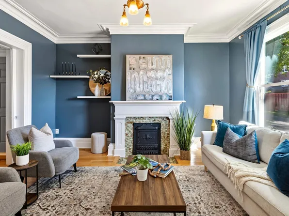 1038 Lucknow St, Halifax, NS B3H 2T5