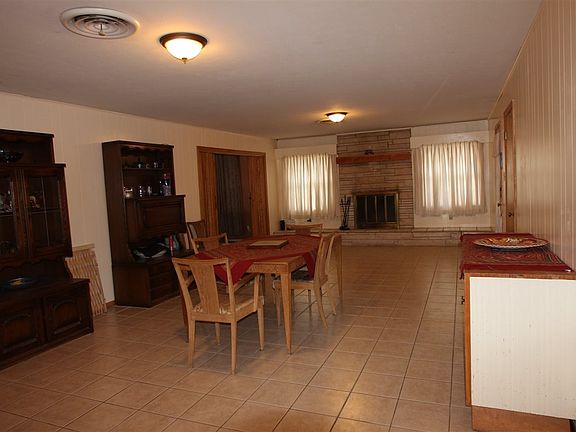 4th image of 2302 Barnett Dr