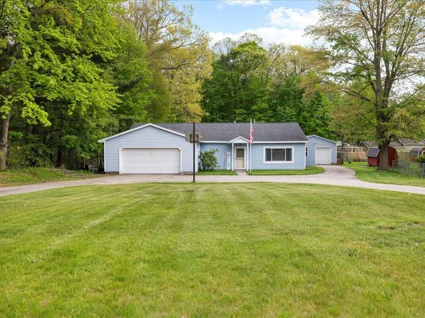 45 E Beech St, Fruitport, MI 49415