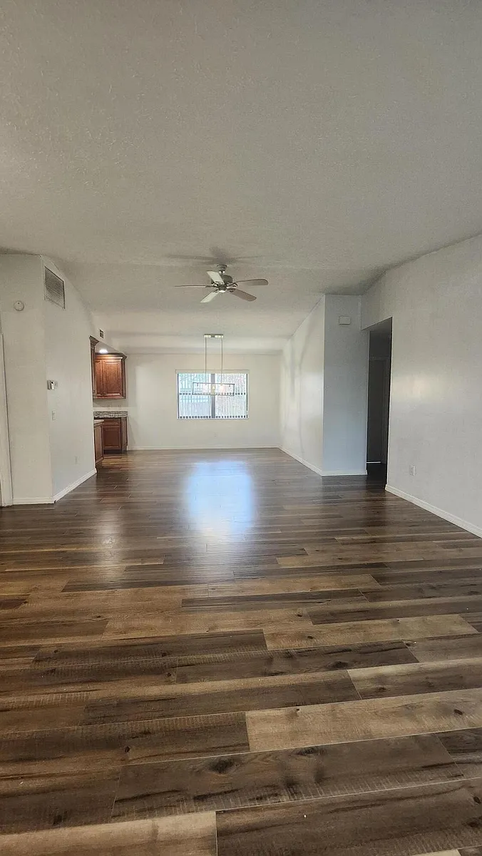 Building Photo - 805 SE Cavern Ave
