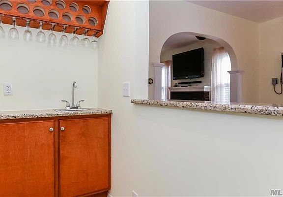 5th image of 305 Marcellus Rd