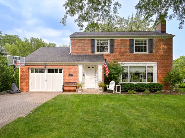 233 Merton Ave, Glen Ellyn, IL 60137