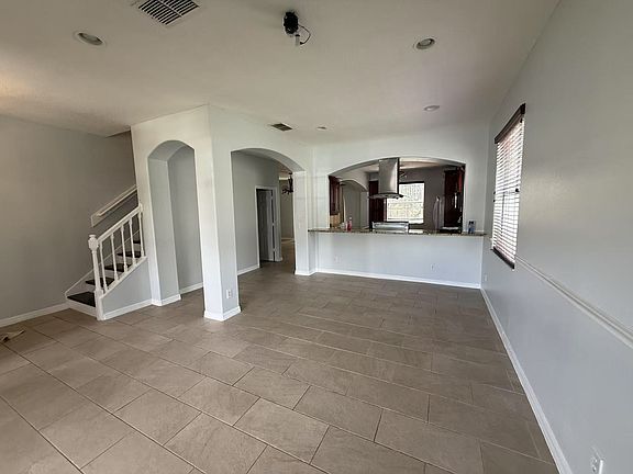 5th image of 257 Portstewart Dr