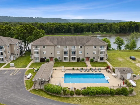 605 Sandy Point Rd, Harpers Ferry, IA 52146