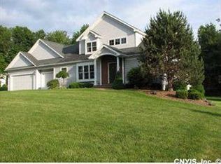 313 Hourglass Ln, Baldwinsville, NY 13027