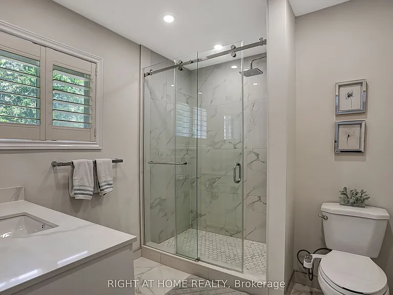 461 Lakeshore Rd W — Photo 21