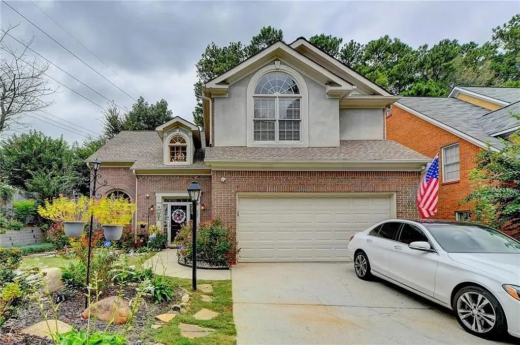 3 bed, 2.5 bath, 2425 sqft, $3,500 — Photo 1