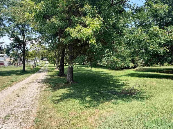610 W Jefferson Ave, Fairfield, IA 52556