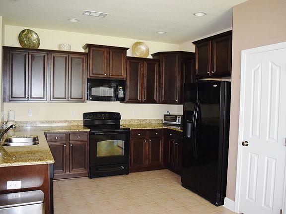 4th image of 574 Camellia Ct