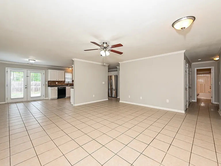 505 Walnut Woods Dr — Photo 4