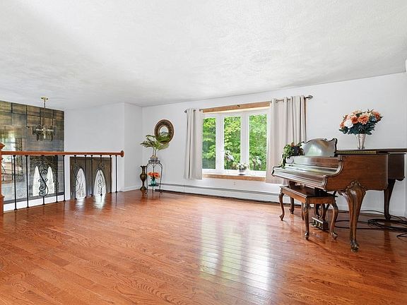 5th image of 30 Canterbury Dr
