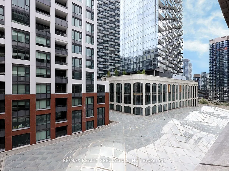 455 Wellington St W #704 — Photo 34