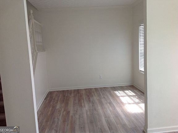 4th image of 732 Sterling Ct