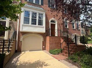 6323 Barcroft Mews Dr, Falls Church, VA 22041