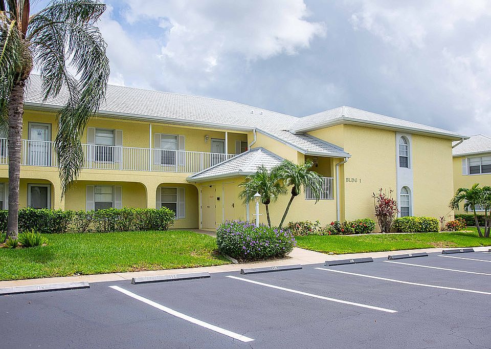 Beautifully Maintained Condo