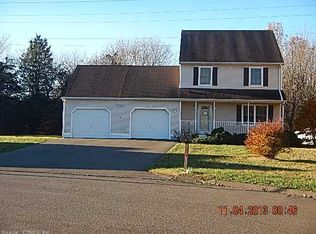17 Pogmore Dr, Wallingford, CT 06492