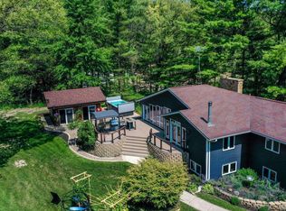 W8904 Bilkie Rd, Poynette, WI 53955