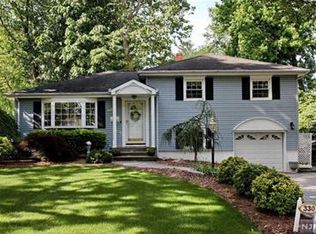 330 Franklin Pl, Paramus, NJ 07652