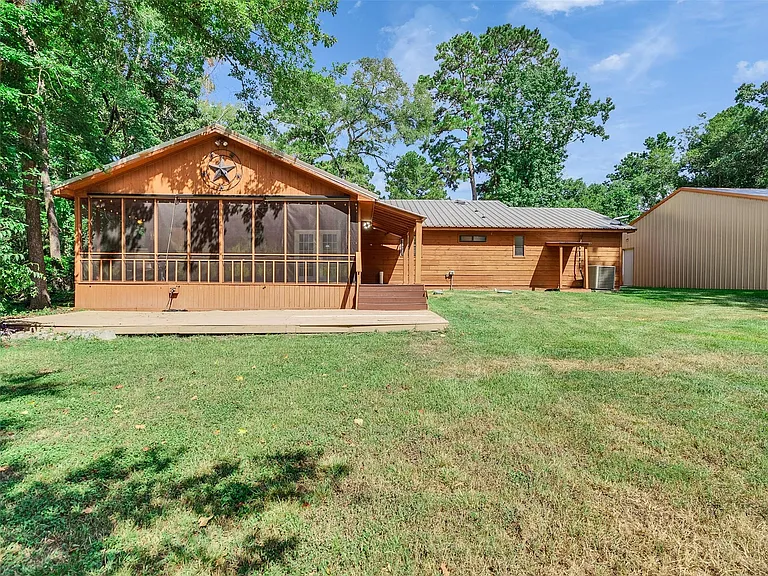 18085 Lake Dr E — Photo 33
