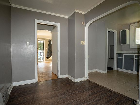 4th image of 9637 Auburn St