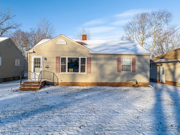 300 Lynne Dr, Sheffield Lake, OH 44054