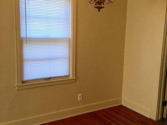 3rd image of 2415 Custer Ave